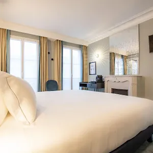 Elsa, Otel